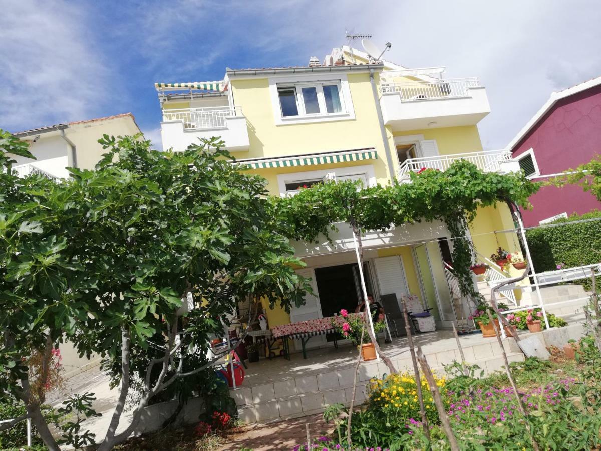 Apartmani Marija Primošten Eksteriør bilde